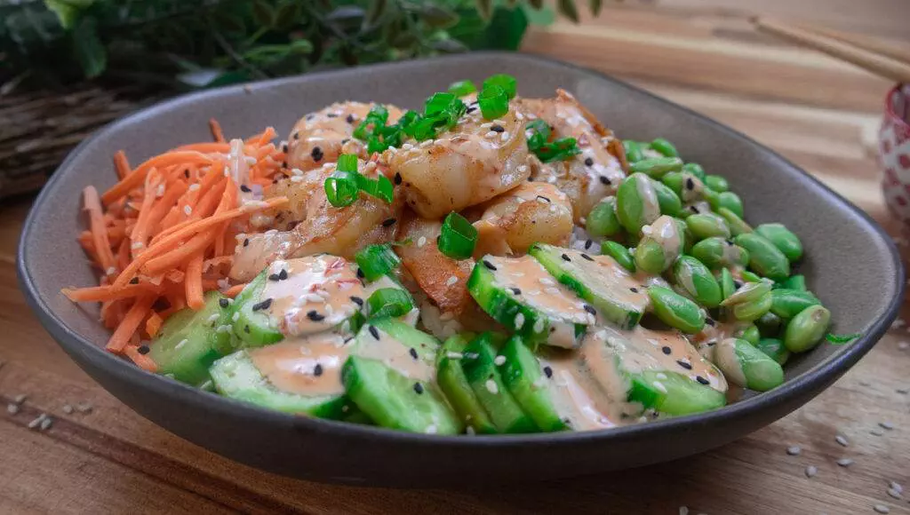 shrimp poke bowl with spicy sauce